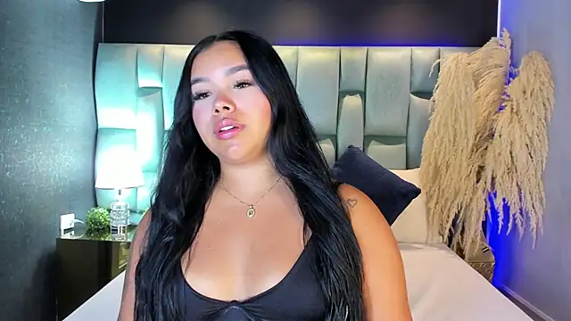 MarianaGarciaa   online show from April 15, 2026, 7:18 pm