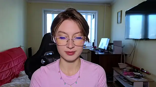 MalvinaBlum online show from December 1, 2025, 4:13 am