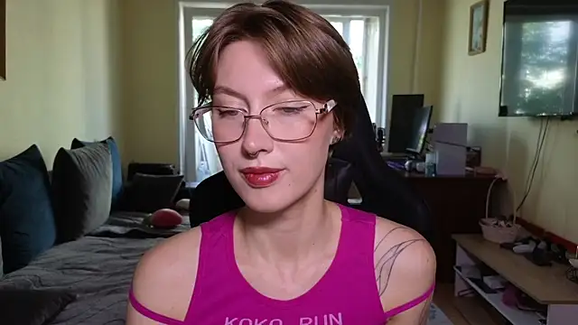MalvinaBlum online show from June 14, 2026, 4:57 am