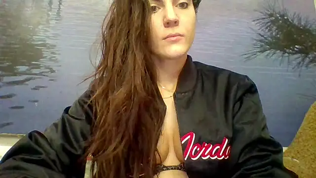 Snapshot of AliceTailor chatting on March 18, 2026, 12:58 am AliceTailor online show from March 18, 2026, 12:58 am