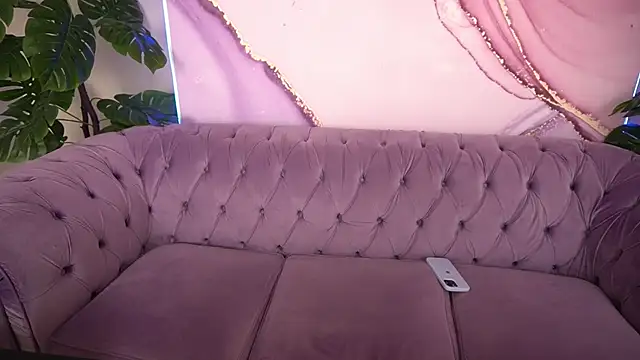 IceDanielles online show from July 16, 2026, 5:37 am