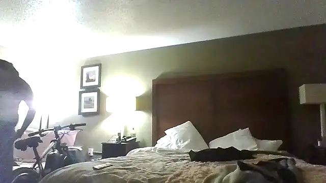 Edwardsbrittany1991 online show from March 28, 2026, 9:32 am