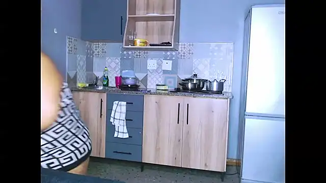 Snapshot of fatafricanqueen chatting on March 15, 2025, 12:34 pm fatafricanqueen online show from March 15, 2025, 12:34 pm