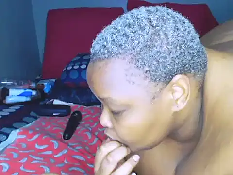 fatafricanqueen online show from February 15, 2026, 8:08 pm