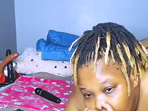 Snapshot of fatafricanqueen chatting on October 10, 2025, 10:10 pm fatafricanqueen online show from October 10, 2025, 10:10 pm