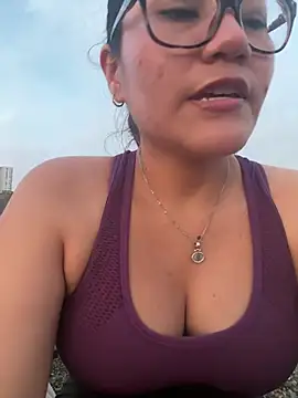 Snapshot of ZUCAAT chatting on March 5, 2025, 11:38 pm ZUCAAT online show from March 5, 2025, 11:38 pm