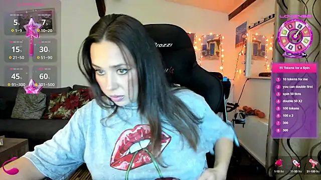 Snapshot of PlayfulGoddess chatting on October 7, 2025, 1:01 pm PlayfulGoddess online show from October 7, 2025, 1:01 pm