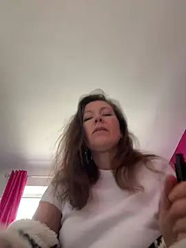 Snapshot of Lwhite1 chatting on May 12, 2026, 3:51 pm Lwhite1 online show from May 12, 2026, 3:51 pm