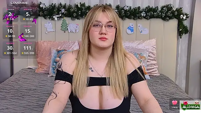 Nancy Mooree online show from December 18, 2025, 1:04 pm