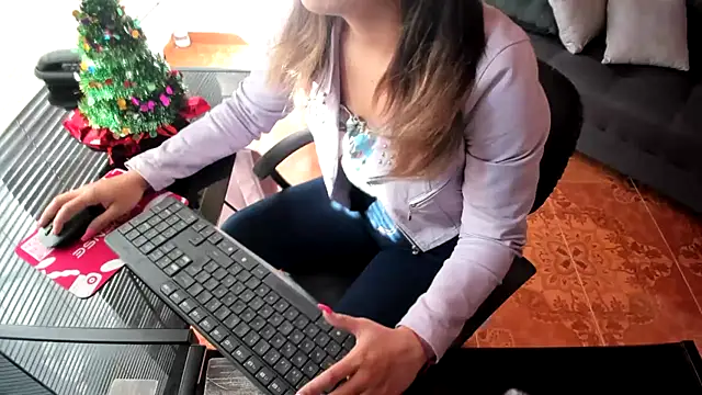 merlinaadams  online show from December 15, 2025, 2:12 pm