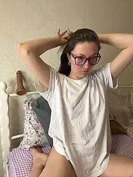 BeatriceTender online show from April 15, 2026, 6:01 pm