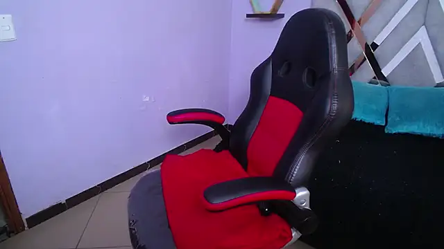 Anabella Thompson online show from October 22, 2025, 11:31 am