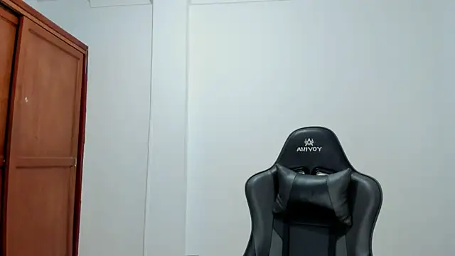 avellanatammy online show from December 5, 2025, 1:49 am