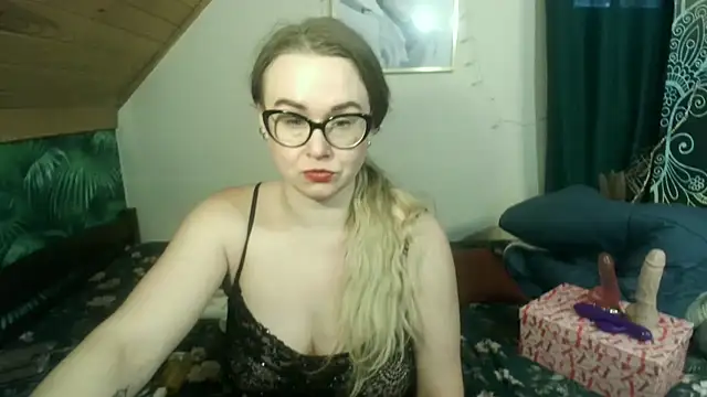 Snapshot of MilfKendra4U chatting on November 25, 2025, 10:04 am MilfKendra4U online show from November 25, 2025, 10:04 am