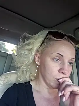 TiaDunn online show from October 9, 2025, 9:37 pm