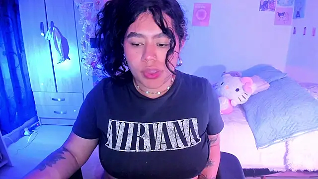 Snapshot of StephaniFox chatting on February 19, 2025, 12:03 am StephaniFox online show from February 19, 2025, 12:03 am