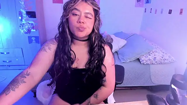 Snapshot of StephaniFox chatting on March 7, 2025, 3:40 am StephaniFox online show from March 7, 2025, 3:40 am