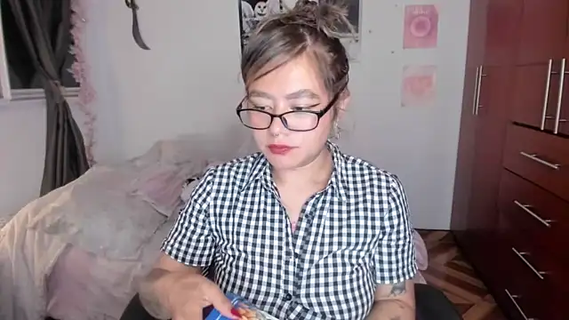 StephaniFox online show from February 10, 2026, 3:05 am