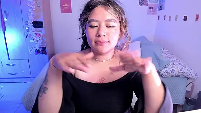 Snapshot of StephaniFox chatting on March 18, 2025, 3:23 am StephaniFox online show from March 18, 2025, 3:23 am