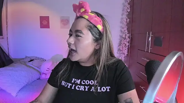 Snapshot of StephaniFox chatting on September 21, 2025, 1:22 am StephaniFox online show from September 21, 2025, 1:22 am