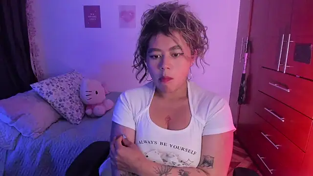 Snapshot of StephaniFox chatting on October 13, 2025, 12:45 am StephaniFox online show from October 13, 2025, 12:45 am