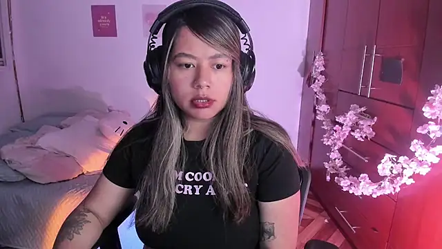 Snapshot of StephaniFox chatting on October 3, 2025, 12:03 am StephaniFox online show from October 3, 2025, 12:03 am