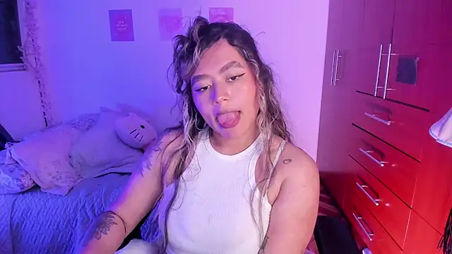 Snapshot of StephaniFox chatting on October 14, 2025, 11:14 pm StephaniFox online show from October 14, 2025, 11:14 pm
