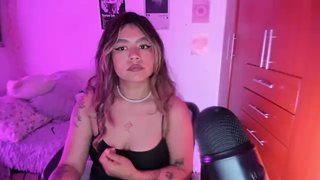 StephaniFox online show from April 18, 2026, 3:31 am