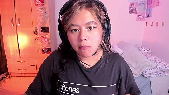 Snapshot of StephaniFox chatting on March 11, 2025, 12:44 am StephaniFox online show from March 11, 2025, 12:44 am