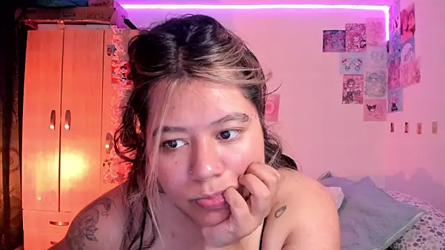 Snapshot of StephaniFox chatting on March 8, 2025, 1:39 am StephaniFox online show from March 8, 2025, 1:39 am