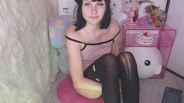 SweetLaumina online show from December 5, 2025, 1:05 am