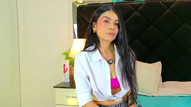 Holly Brensonexx  online show from November 5, 2025, 1:14 pm