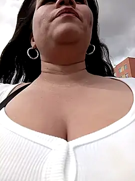 Snapshot of Julieta-tits chatting on December 19, 2024, 7:29 pm Julieta-tits online show from December 19, 2024, 7:29 pm