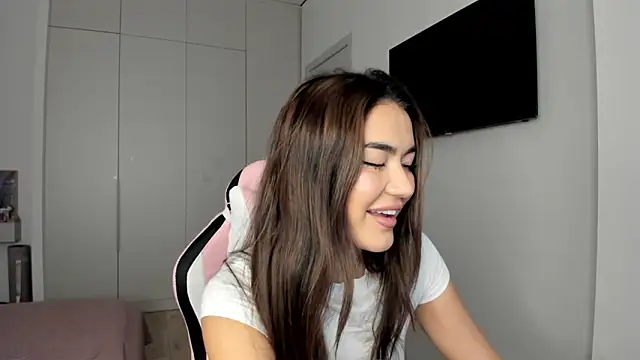 Snapshot of Shineel chatting on February 10, 2026, 5:06 am Shineel online show from February 10, 2026, 5:06 am