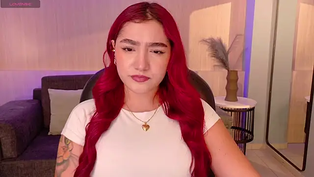 ViolettCastel online show from November 3, 2025, 7:39 pm