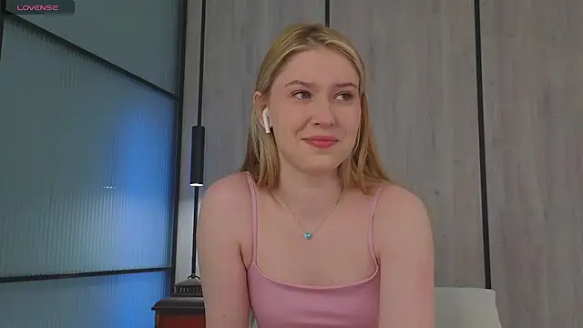 Monikacutie online show from March 23, 2025, 4:27 am