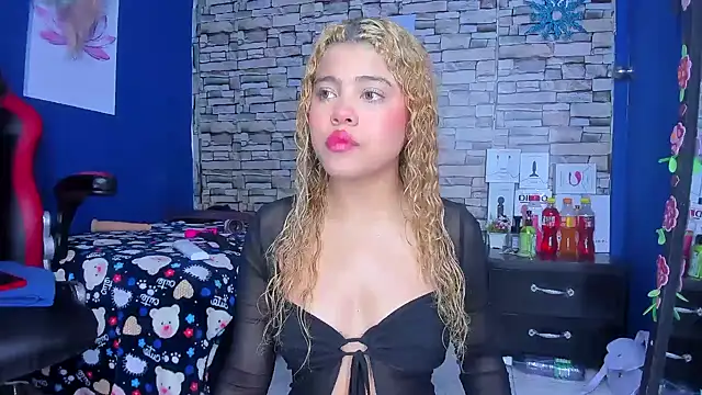 Snapshot of sofiacastillo01 chatting on March 10, 2025, 12:49 pm sofiacastillo01 online show from March 10, 2025, 12:49 pm