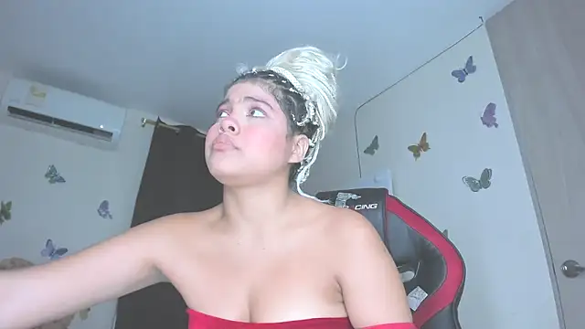 Snapshot of sofiacastillo01 chatting on October 13, 2025, 4:19 pm sofiacastillo01 online show from October 13, 2025, 4:19 pm