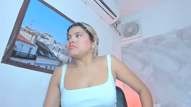 sofiacastillo01 online show from May 25, 2026, 1:32 pm