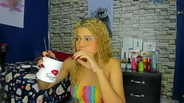 Snapshot of sofiacastillo01 chatting on March 11, 2025, 12:50 pm sofiacastillo01 online show from March 11, 2025, 12:50 pm