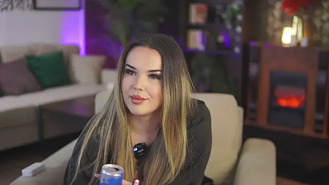 Snapshot of EvaSunderland chatting on February 6, 2025, 9:17 pm EvaSunderland online show from February 6, 2025, 9:17 pm