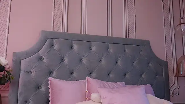 LucyAddison online show from October 30, 2025, 4:22 am