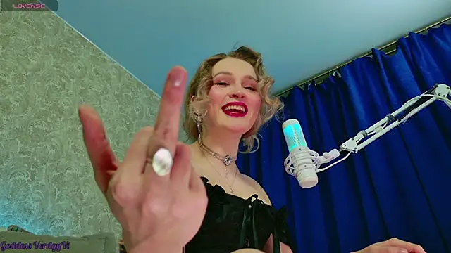 Snapshot of VerdgyMiller chatting on December 16, 2025, 7:34 am VerdgyMiller online show from December 16, 2025, 7:34 am