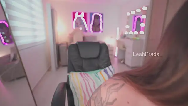 LeahPrada  online show from January 18, 2026, 9:07 pm