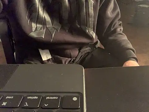 KendrickJiz online show from April 11, 2026, 11:08 pm