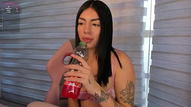 ANTONELLA  ROUSE  online show from November 30, 2025, 9:48 pm