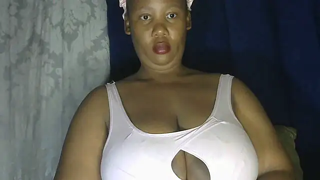 Snapshot of NippleMilkXx chatting on November 6, 2025, 2:15 am NippleMilkXx online show from November 6, 2025, 2:15 am