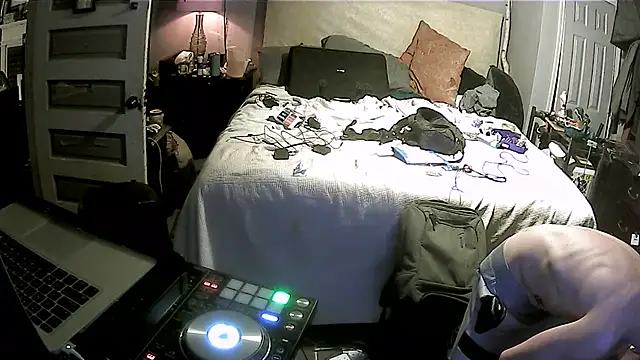 trash4cash online show from July 23, 2026, 2:42 am