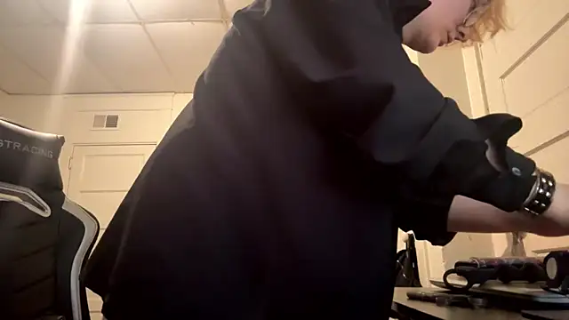 YandereDemon online show from April 4, 2026, 8:48 pm