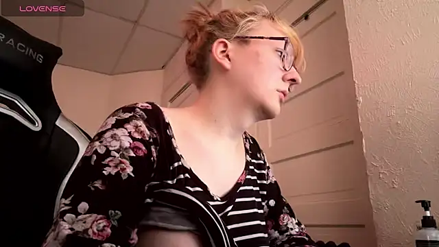 YandereDemon online show from April 3, 2026, 7:31 pm